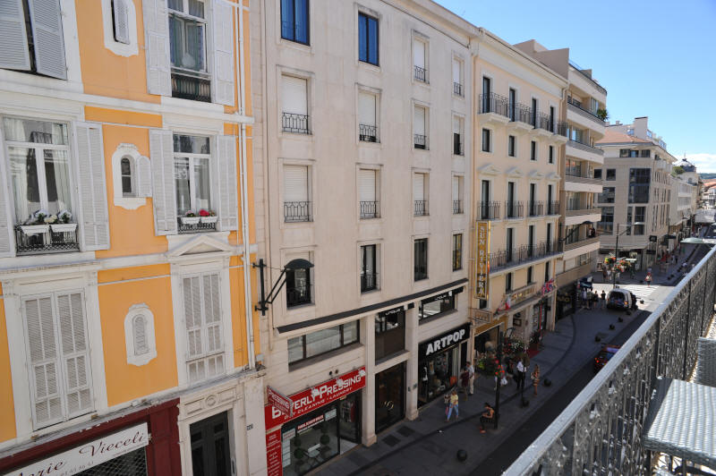 Cannes Rentals, rental apartments and houses in Cannes, France, copyrights John and John Real Estate, picture Ref 015-01