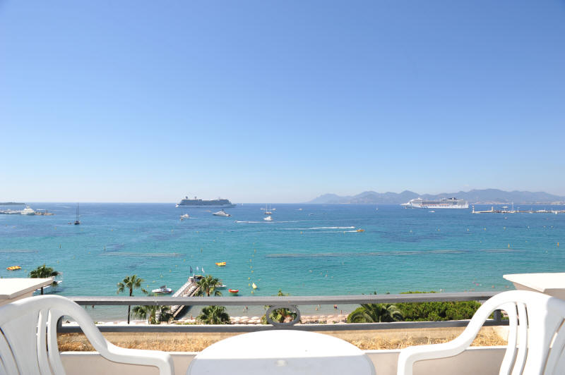 Cannes Rentals, rental apartments and houses in Cannes, France, copyrights John and John Real Estate, picture Ref 062-01