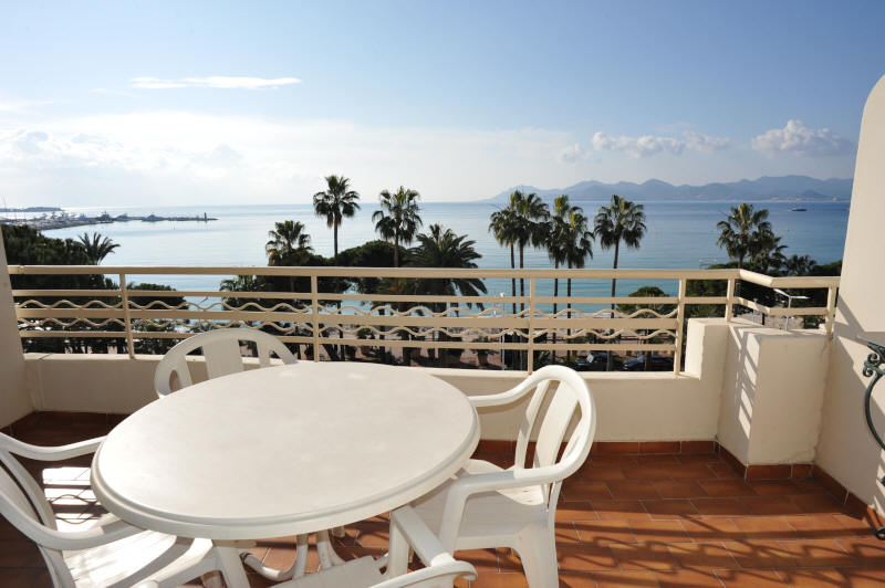 Cannes Rentals, rental apartments and houses in Cannes, France, copyrights John and John Real Estate, picture Ref 090-03