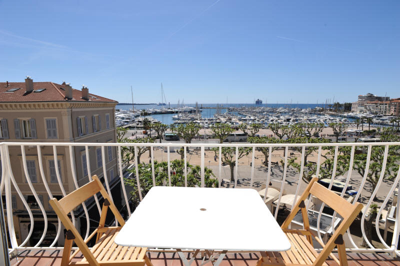 Cannes Rentals, rental apartments and houses in Cannes, France, copyrights John and John Real Estate, picture Ref 098-11