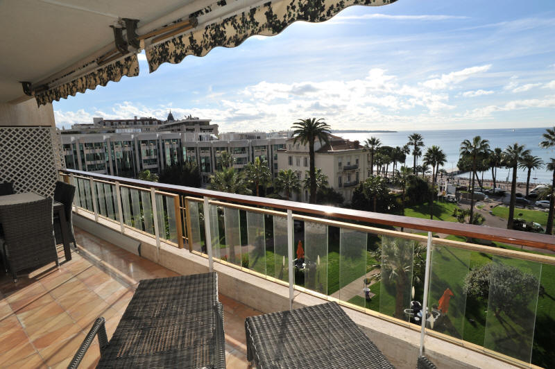 Cannes Rentals, rental apartments and houses in Cannes, France, copyrights John and John Real Estate, picture Ref 099-01