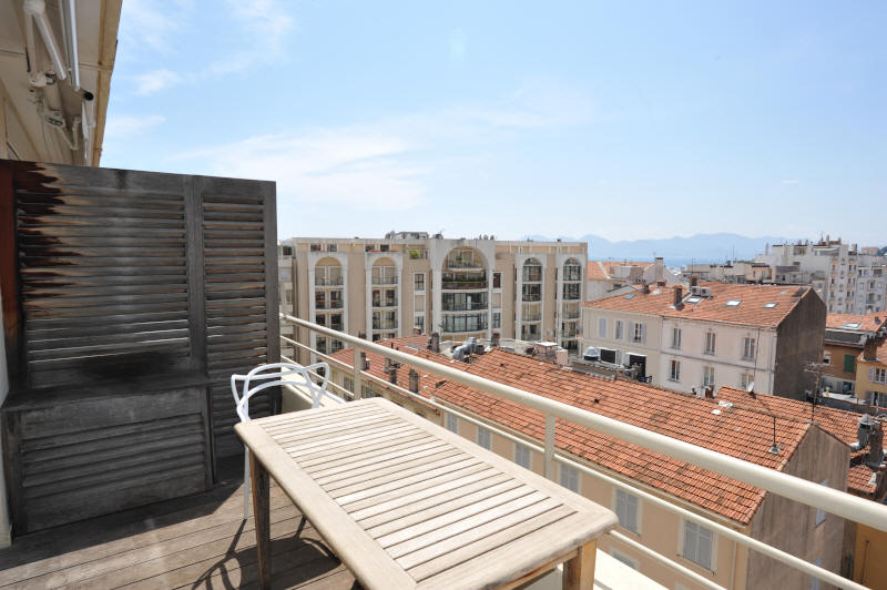 Cannes Rentals, rental apartments and houses in Cannes, France, copyrights John and John Real Estate, picture Ref 133-05