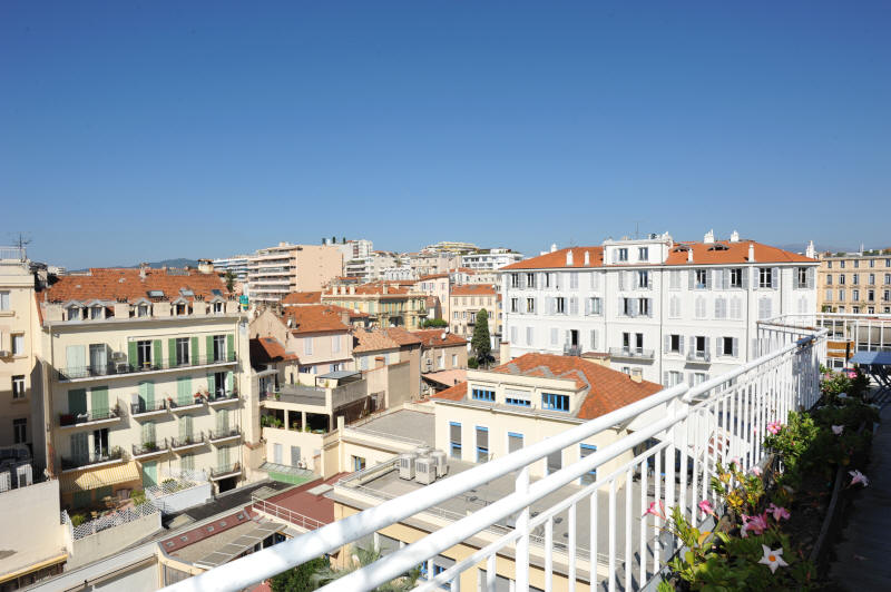 Cannes Rentals, rental apartments and houses in Cannes, France, copyrights John and John Real Estate, picture Ref 226-18