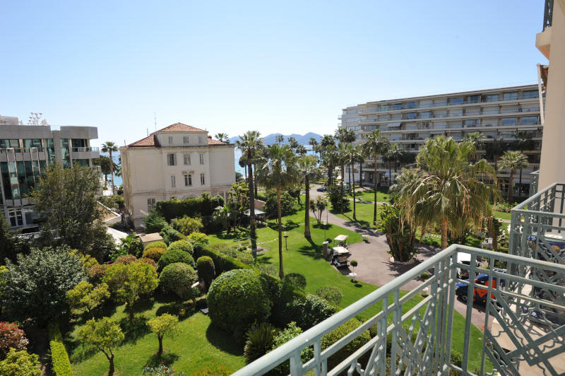 Cannes Rentals, rental apartments and houses in Cannes, France, copyrights John and John Real Estate, picture Ref 243-23