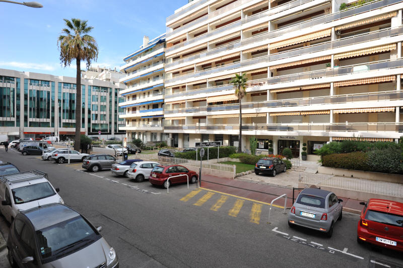 Cannes Rentals, rental apartments and houses in Cannes, France, copyrights John and John Real Estate, picture Ref 282-03