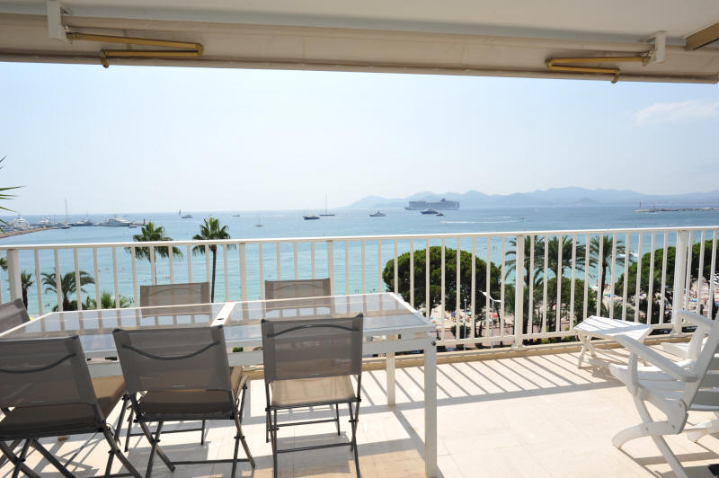 Cannes Rentals, rental apartments and houses in Cannes, France, copyrights John and John Real Estate, picture Ref 299-01