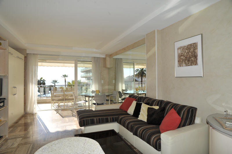 Cannes Rentals, rental apartments and houses in Cannes, France, copyrights John and John Real Estate, picture Ref 368-03