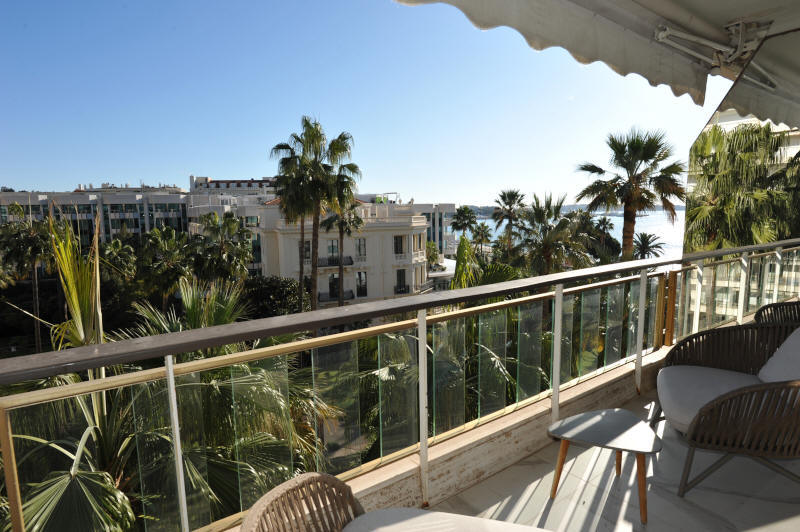 Cannes Rentals, rental apartments and houses in Cannes, France, copyrights John and John Real Estate, picture Ref 002-02