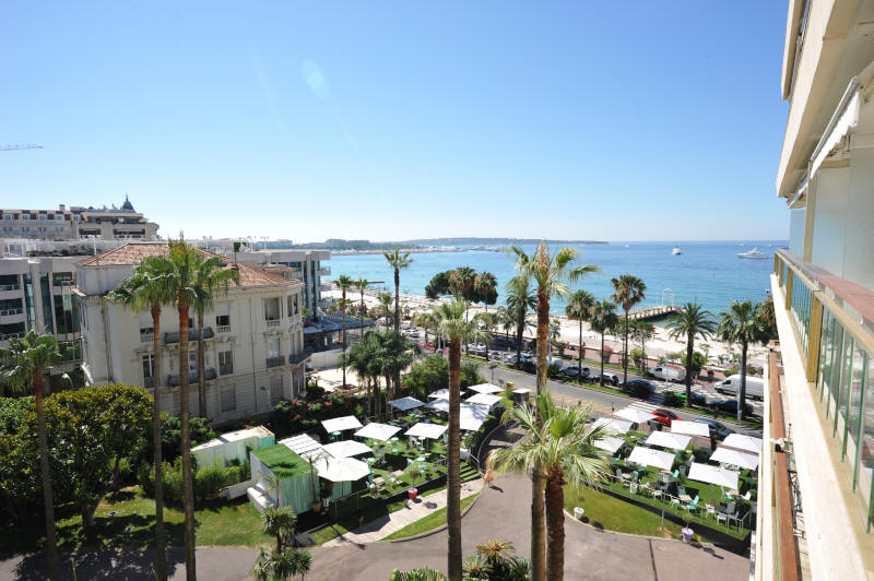 Cannes Rentals, rental apartments and houses in Cannes, France, copyrights John and John Real Estate, picture Ref 025-08