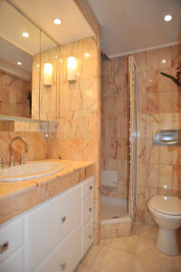 Cannes Rentals, rental apartments and houses in Cannes, France, copyrights John and John Real Estate, picture Ref 075-10