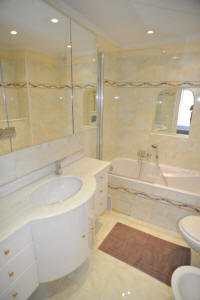 Cannes Rentals, rental apartments and houses in Cannes, France, copyrights John and John Real Estate, picture Ref 096-12