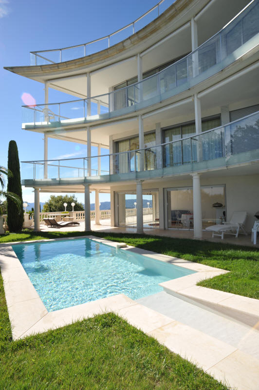 Cannes Rentals, rental apartments and houses in Cannes, France, copyrights John and John Real Estate, picture Ref 103-29
