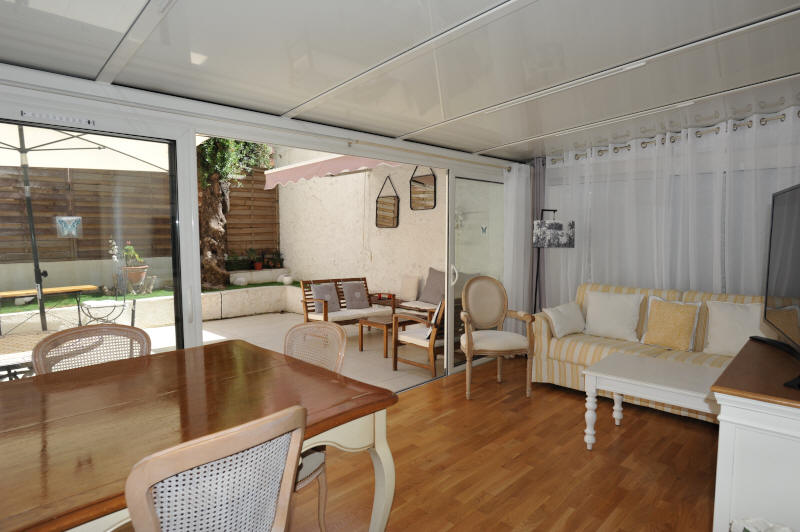 Cannes Rentals, rental apartments and houses in Cannes, France, copyrights John and John Real Estate, picture Ref 122-06