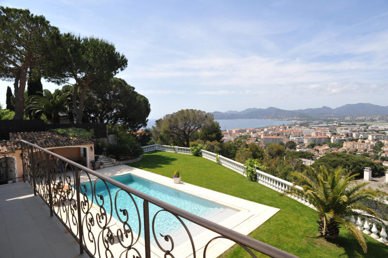 Cannes Rentals, rental apartments and houses in Cannes, France, copyrights John and John Real Estate, picture Ref 179-20