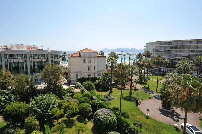 Cannes Rentals, rental apartments and houses in Cannes, France, copyrights John and John Real Estate, picture Ref 270-01
