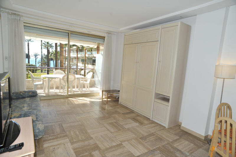 Cannes Rentals, rental apartments and houses in Cannes, France, copyrights John and John Real Estate, picture Ref 287-05