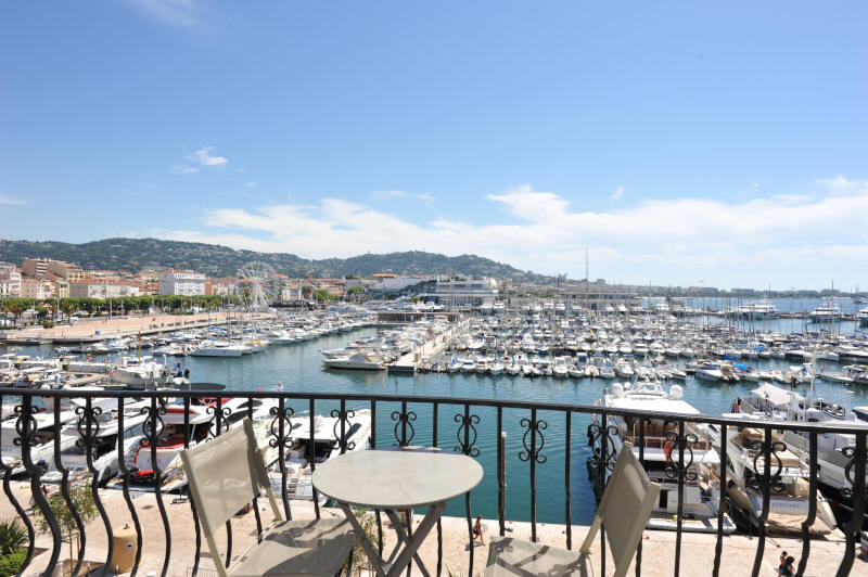 Cannes Rentals, rental apartments and houses in Cannes, France, copyrights John and John Real Estate, picture Ref 327-01
