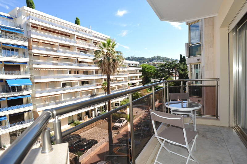 Cannes Rentals, rental apartments and houses in Cannes, France, copyrights John and John Real Estate, picture Ref 330-09