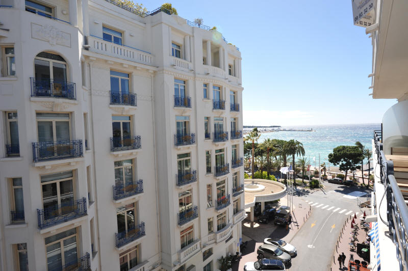 Cannes Rentals, rental apartments and houses in Cannes, France, copyrights John and John Real Estate, picture Ref 429-01