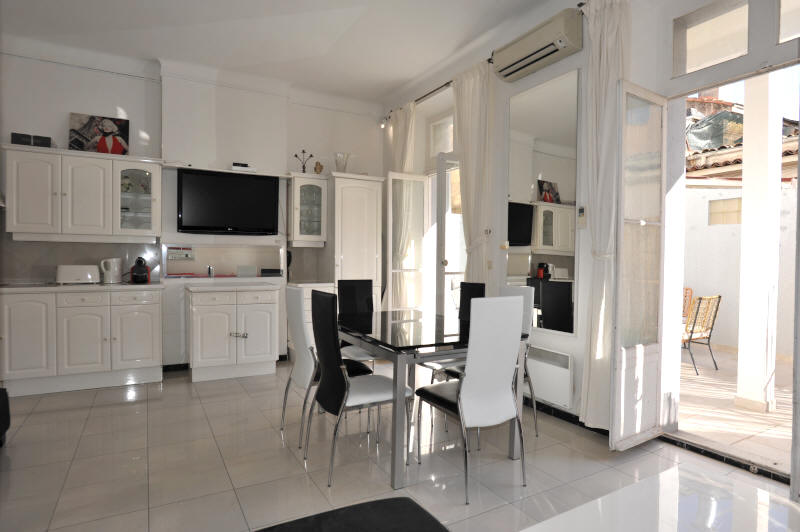 Cannes Rentals, rental apartments and houses in Cannes, France, copyrights John and John Real Estate, picture Ref 437-06